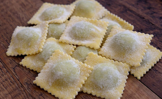 Préparer des raviolis : pâtes aux œufs, farce ricotta et épinards et ses variantes